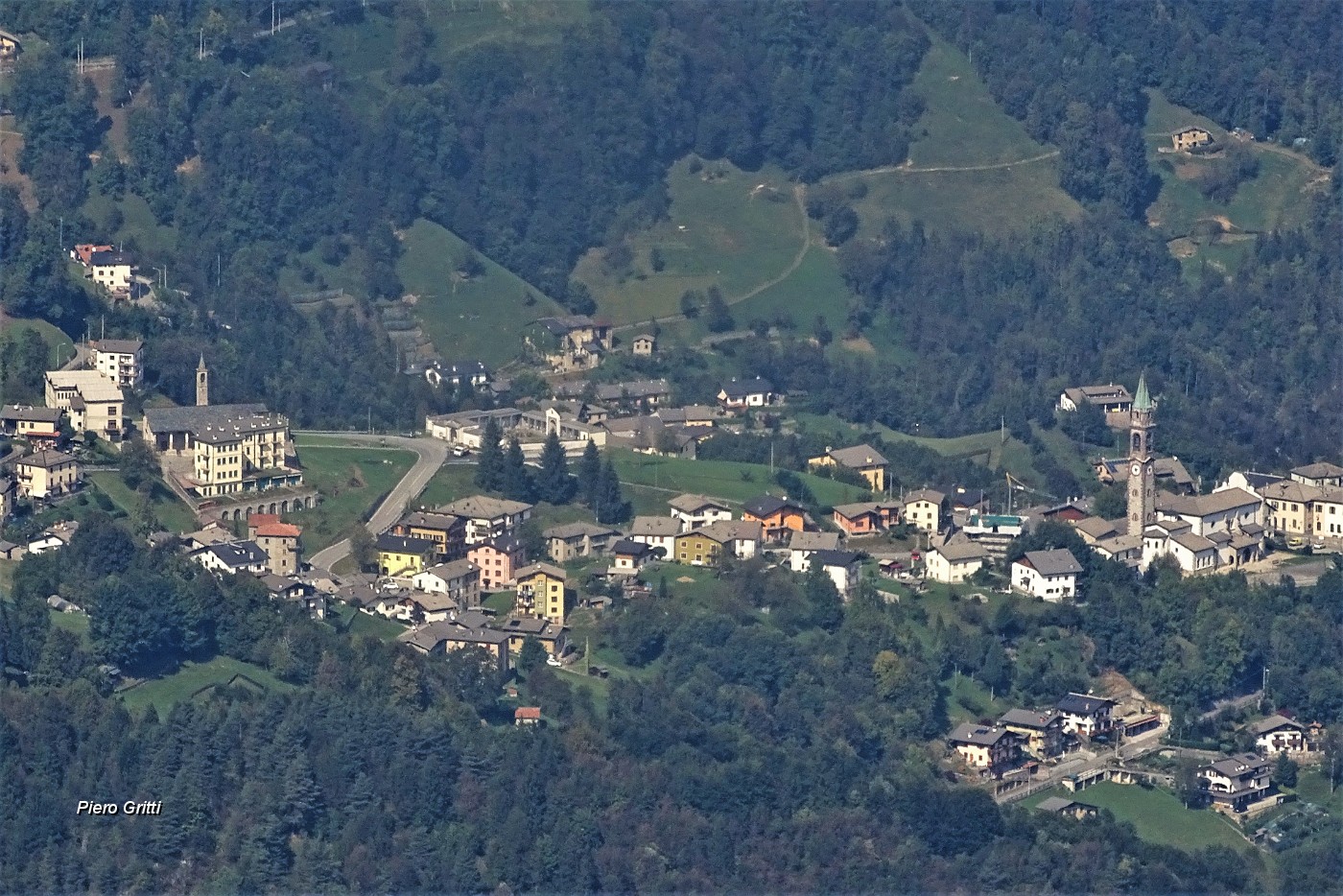 75 Maxi zoom sul centro di Santa Brigida.JPG